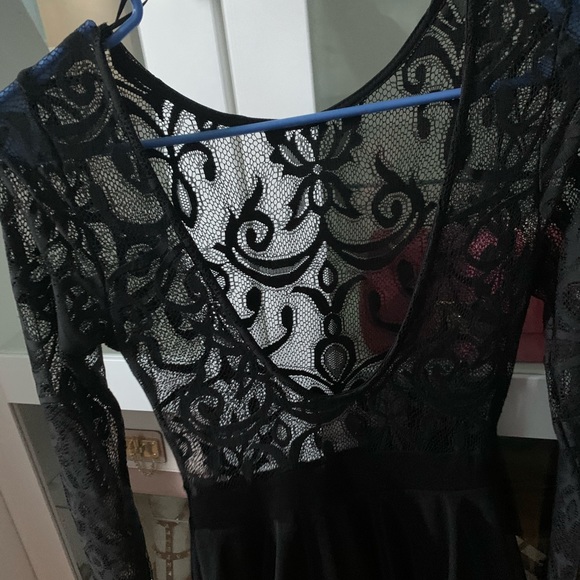 Long sleeve lace romper - Picture 2 of 4